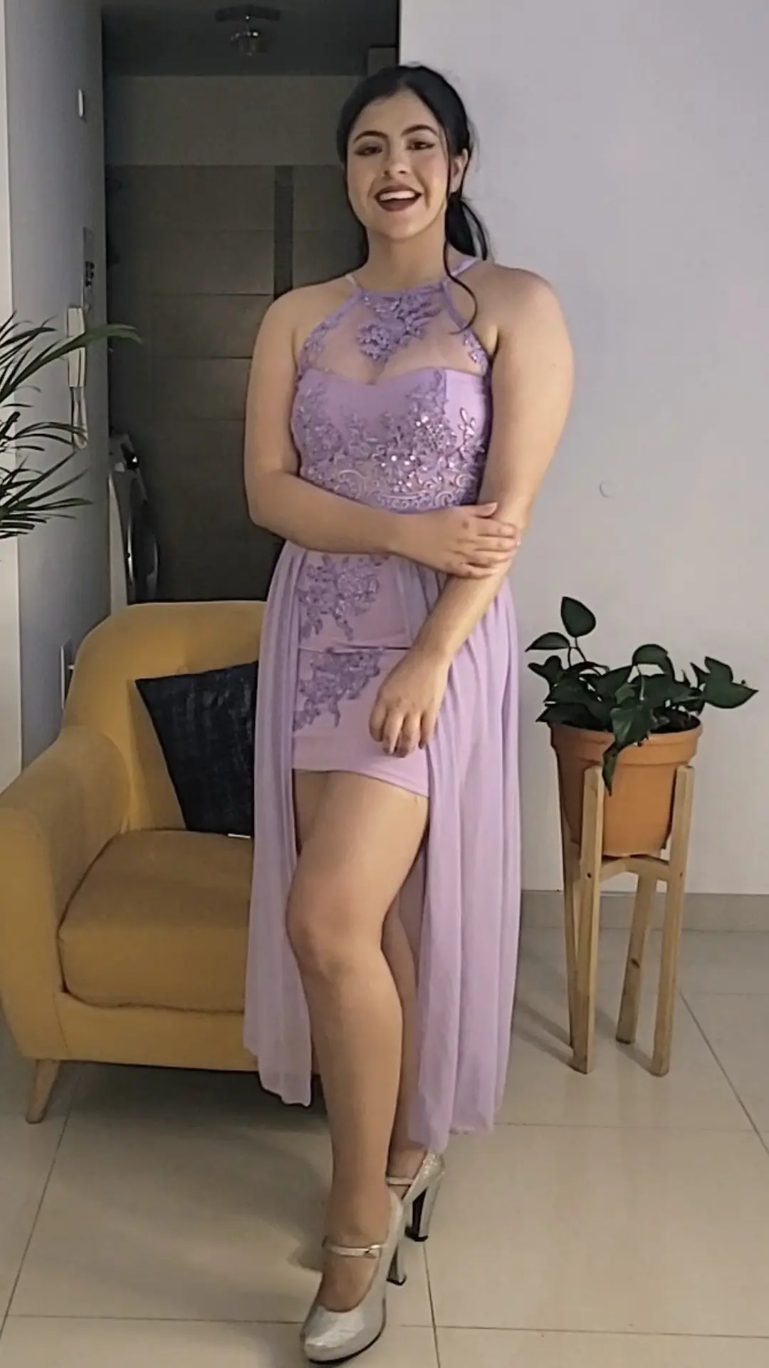 Conjunto Lila con Top Bordado y Falda con Sobrefalda