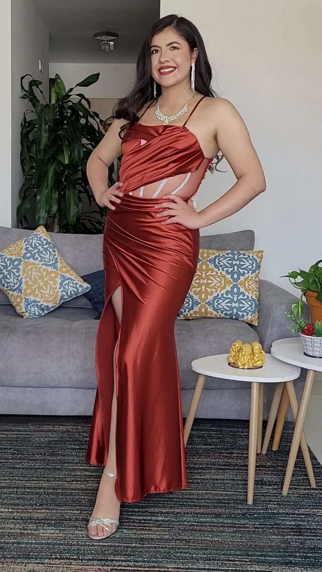 Vestido Ocre Sirena con Drapeado y Escote Asimétrico