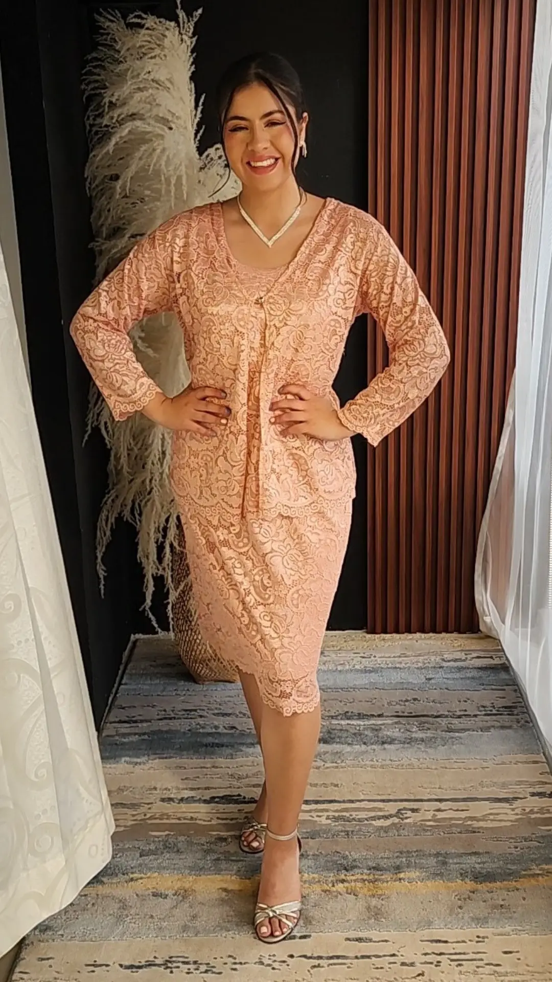 Vestido Rosado Bebé en Encaje con Chaqueta a Juego