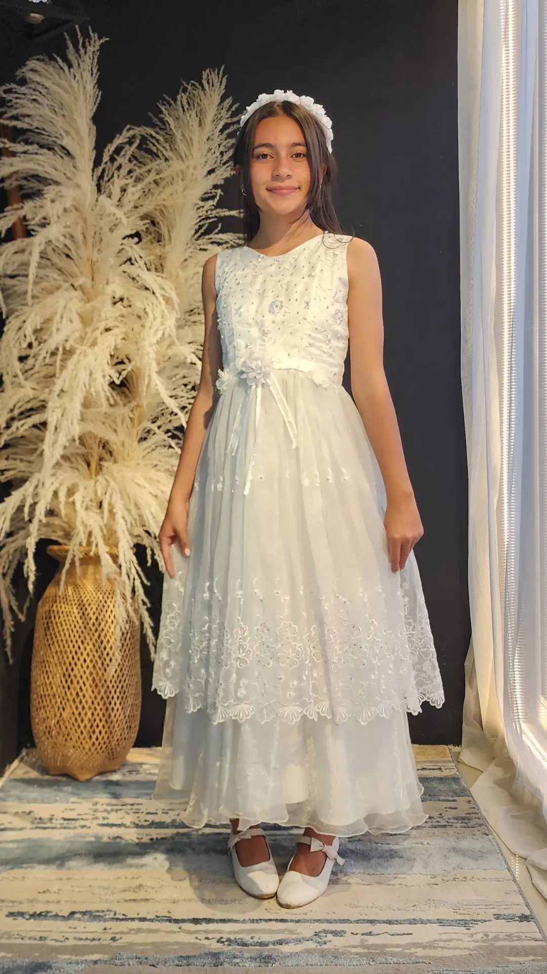Vestido de Primera Comunión Blanco con Capas de Encaje Escalonadas