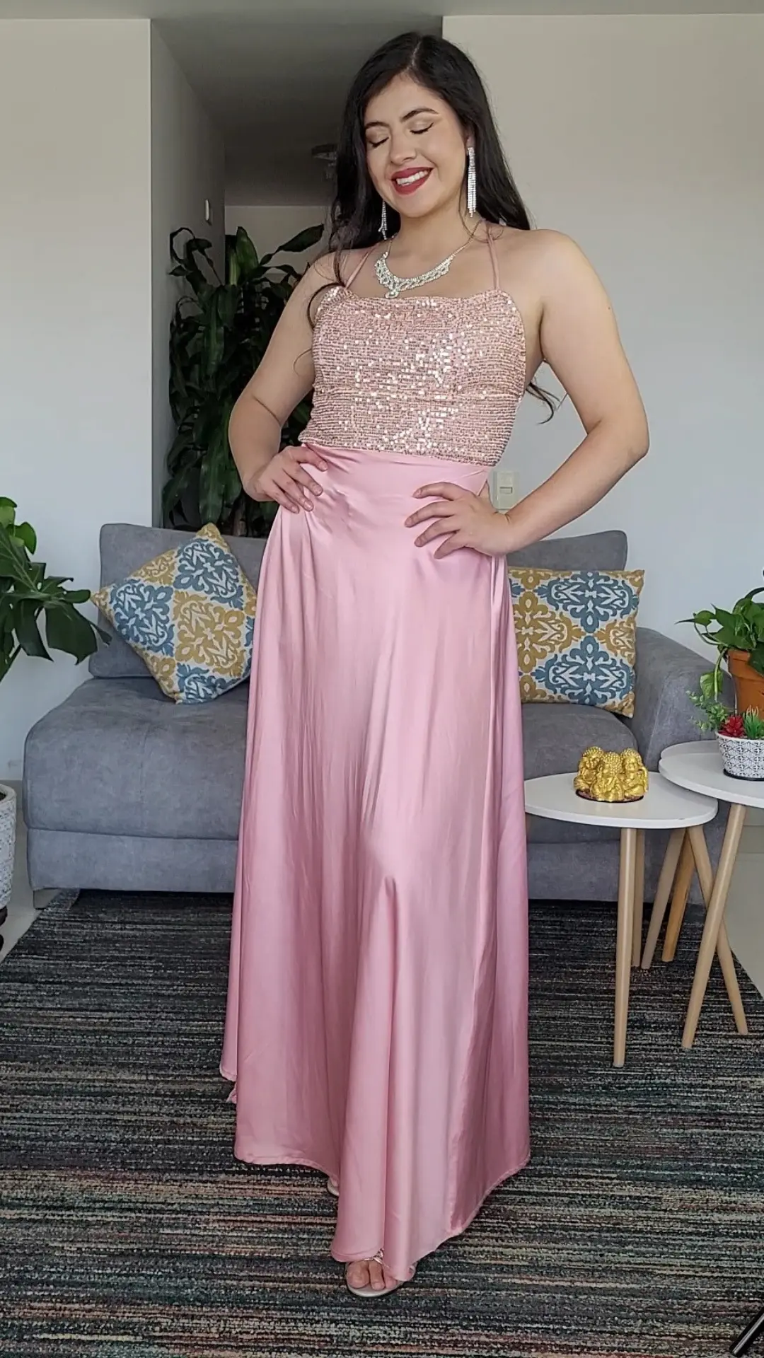 Vestido Rosado de Gala con Cuerpo en Lentejuelas y Falda Amplia