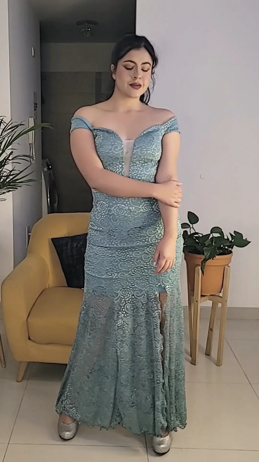 Vestido Verde Menta en Encaje con Silueta Sirena