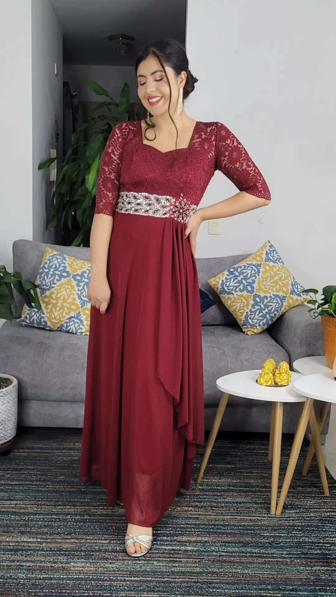 Vestido Vinotinto con Encaje y Mangas Tres Cuartos