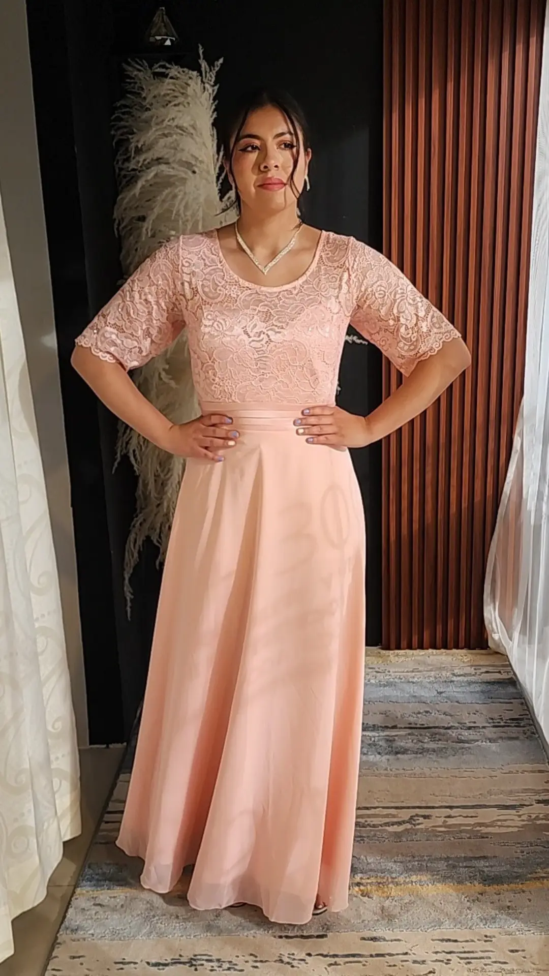 Vestido Curuba con Cuerpo en Encaje y Falda Amplia