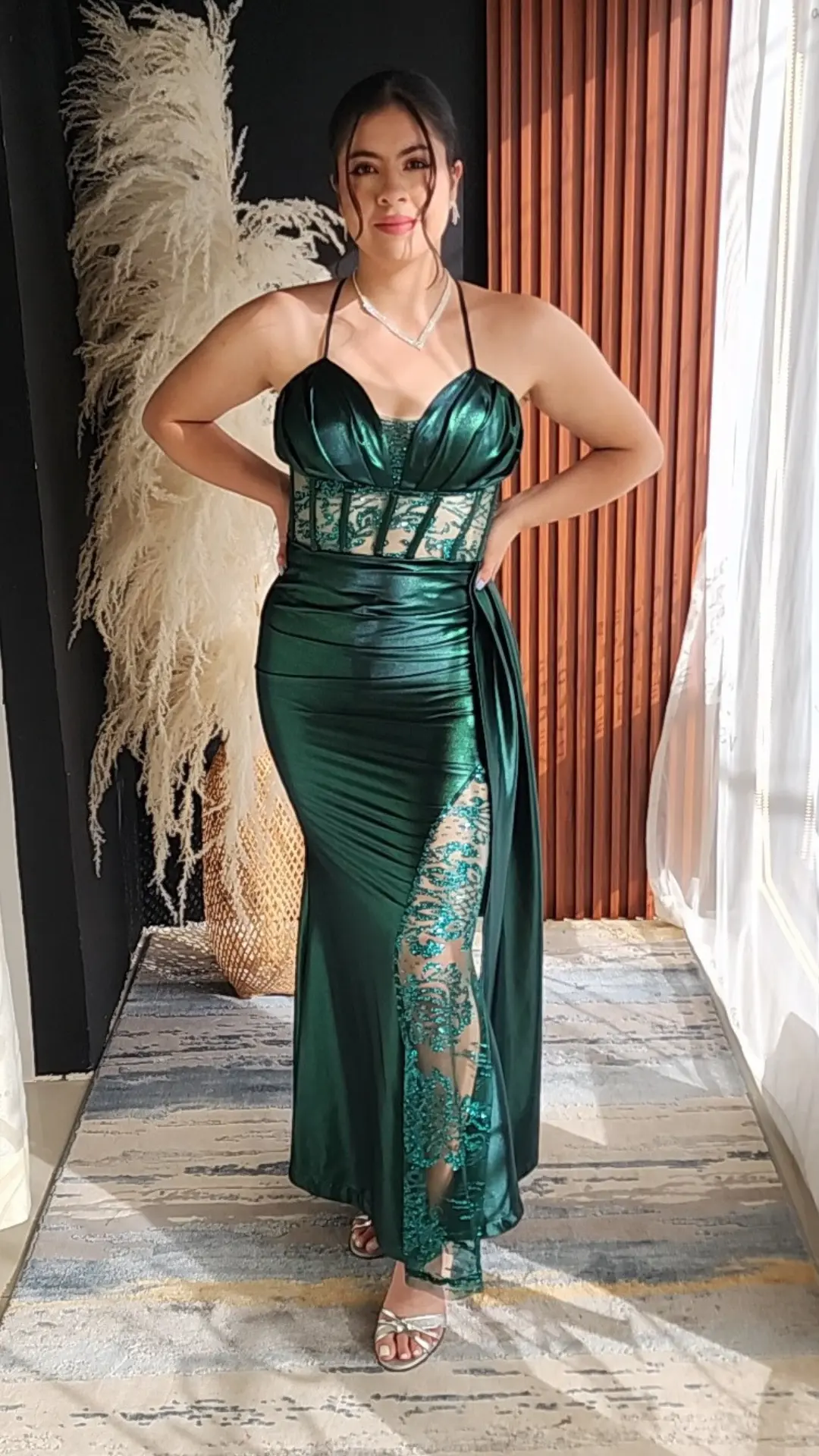 Vestido Verde Esmeralda con Corset Transparente y Encaje