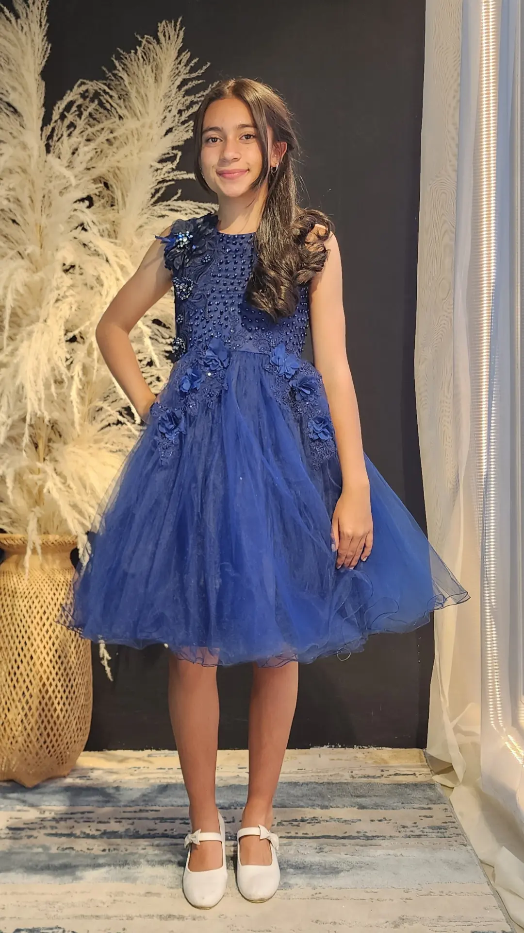Vestido de Niña Azul Rey con Cuerpo con Apliques Florales