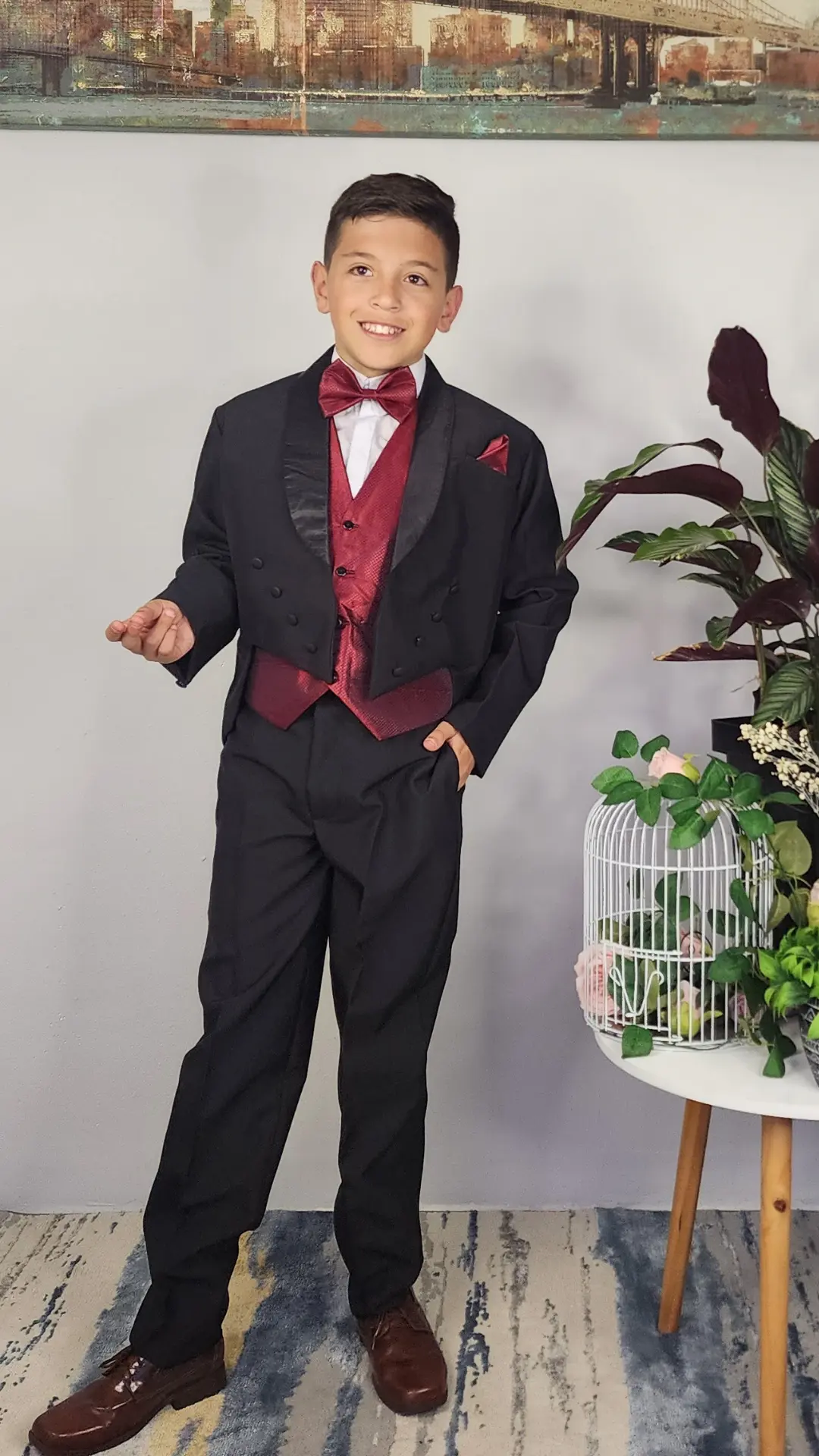 Traje de Niño Negro con Flor de Solapa