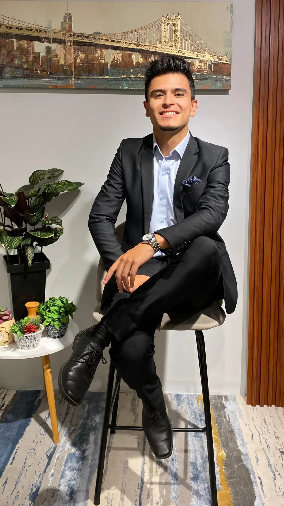 Traje de Caballero Negro con Solapa Satinada