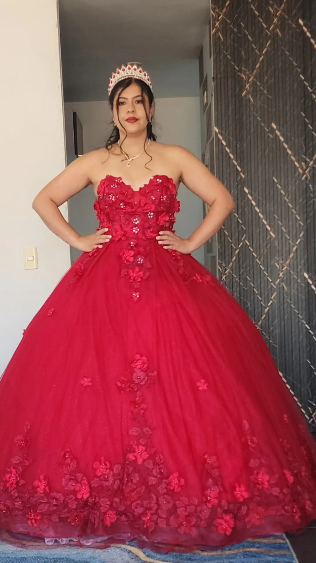 Vestido de Quinceañera Rojo con Corset Floral