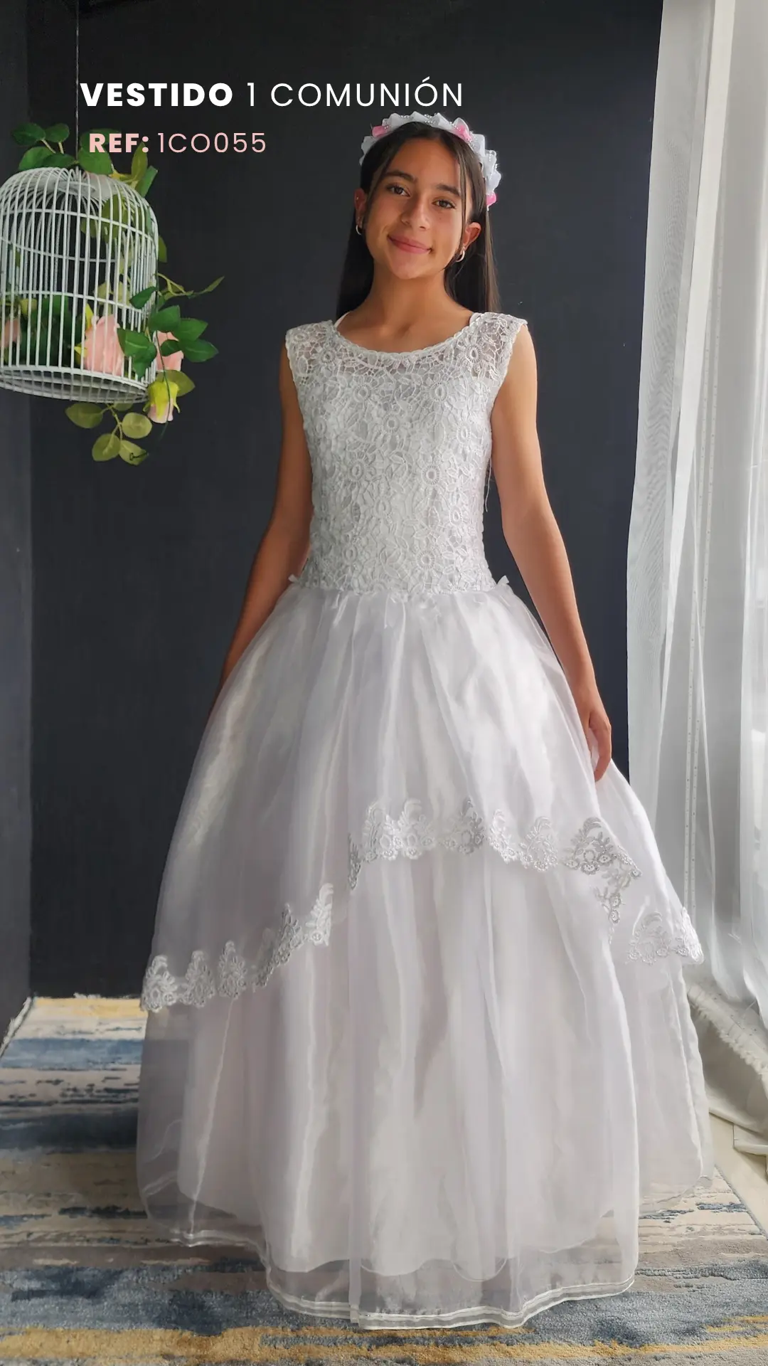 Vestido de Primera Comunión Blanco con Capa de Encaje sobre la Falda
