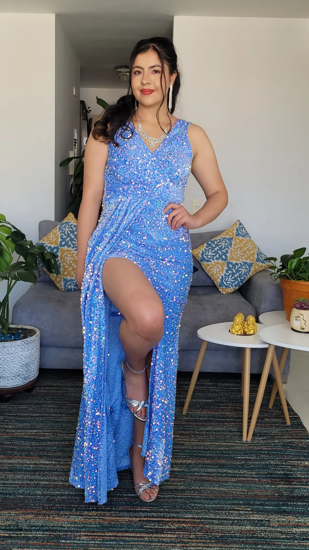 Vestido Azul Cielo con Lentejuelas y Drapeado Frontal