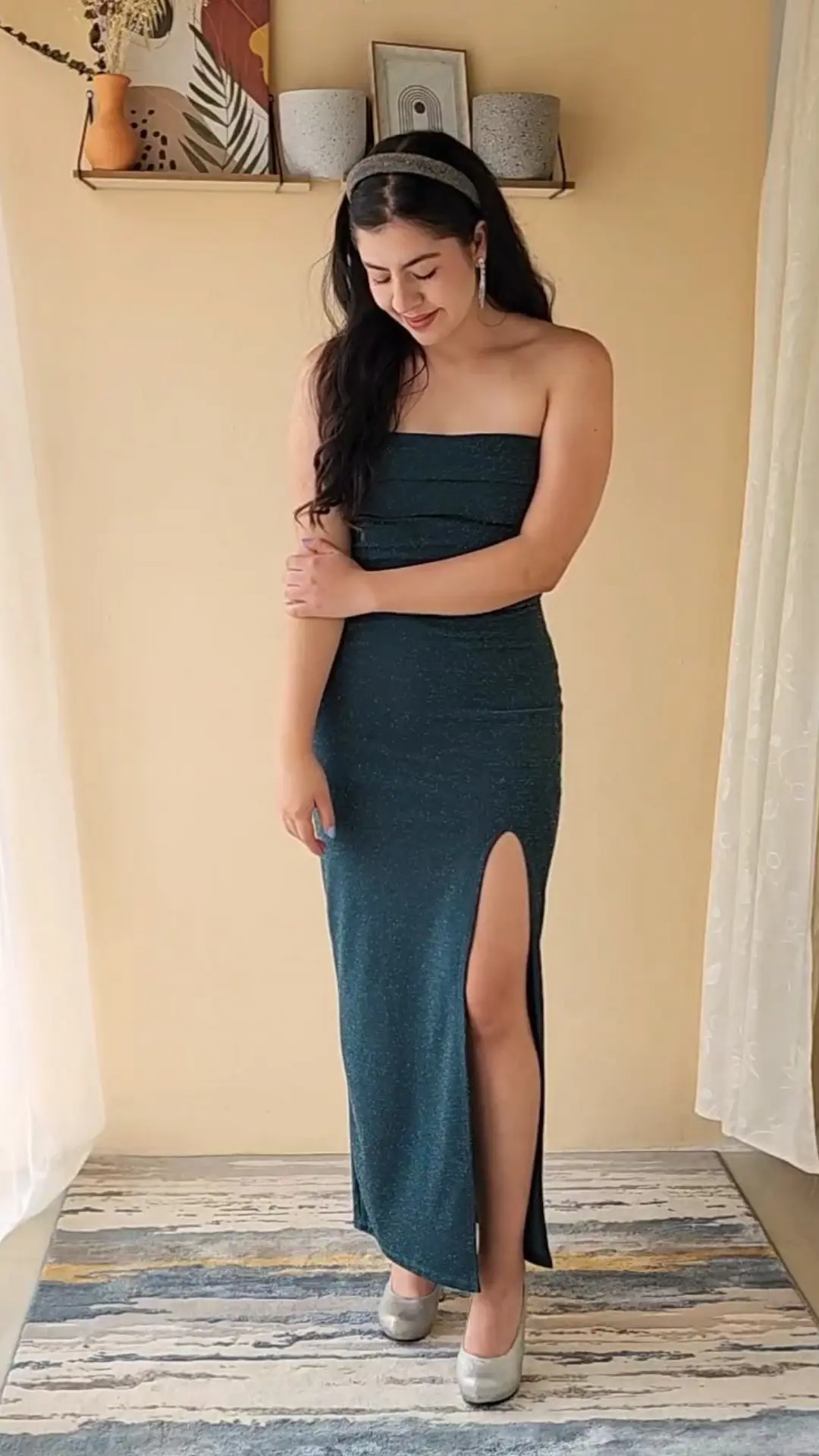 Vestido Verde Botella Strapless con Abertura Frontal