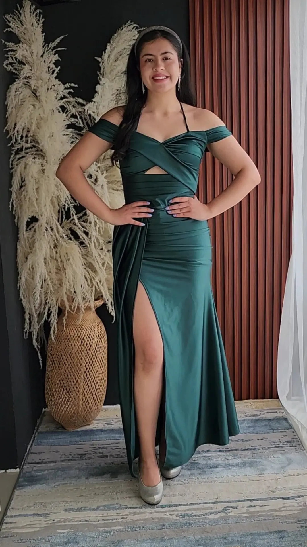 Vestido Verde Esmeralda con Cut Out y Falda Drapeada