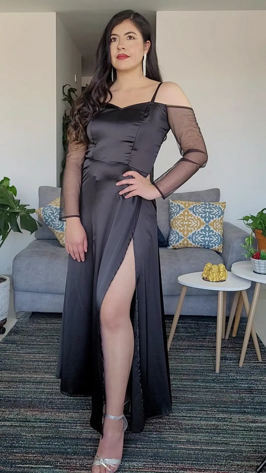 Vestido Negro de Gala con Mangas Transparentes Off Shoulder
