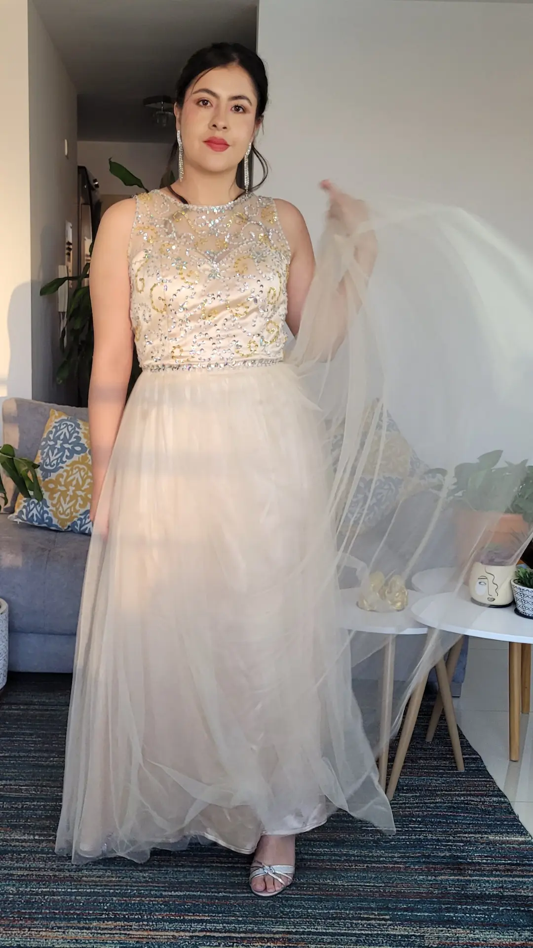 Vestido Marfil con Cuerpo Bordado y Falda en Tul