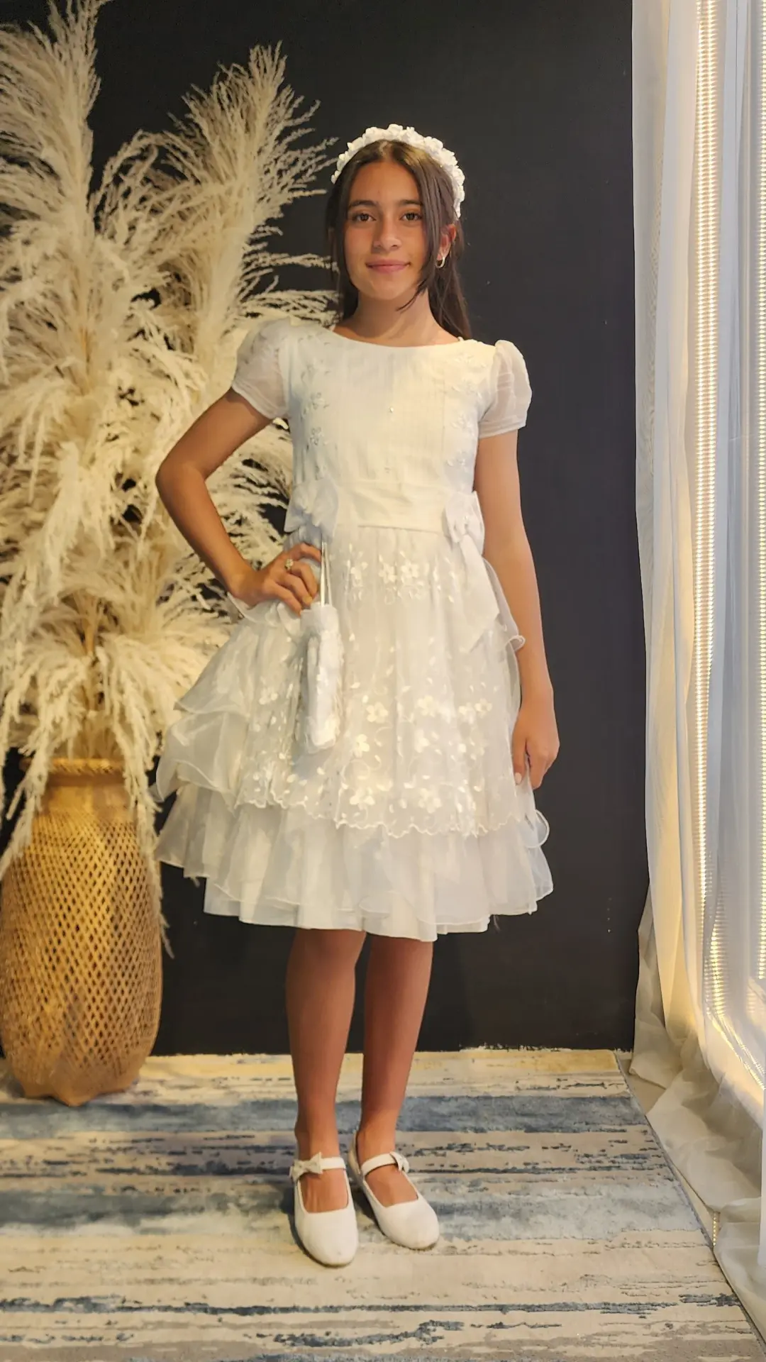 Vestido de Primera Comunión Blanco con Largo Midi y Capas de Encaje