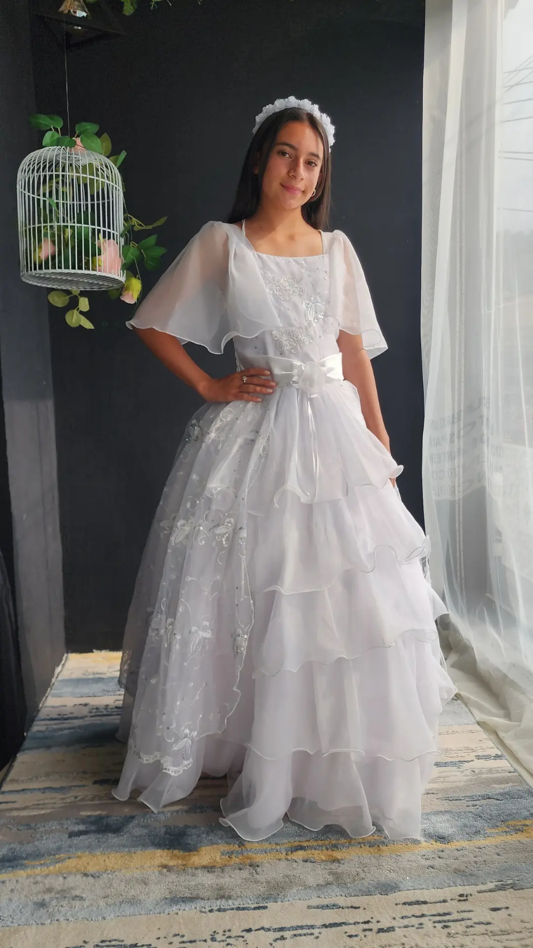 Vestido de Primera Comunión Blanco con Capa Transparente sobre los Hombros