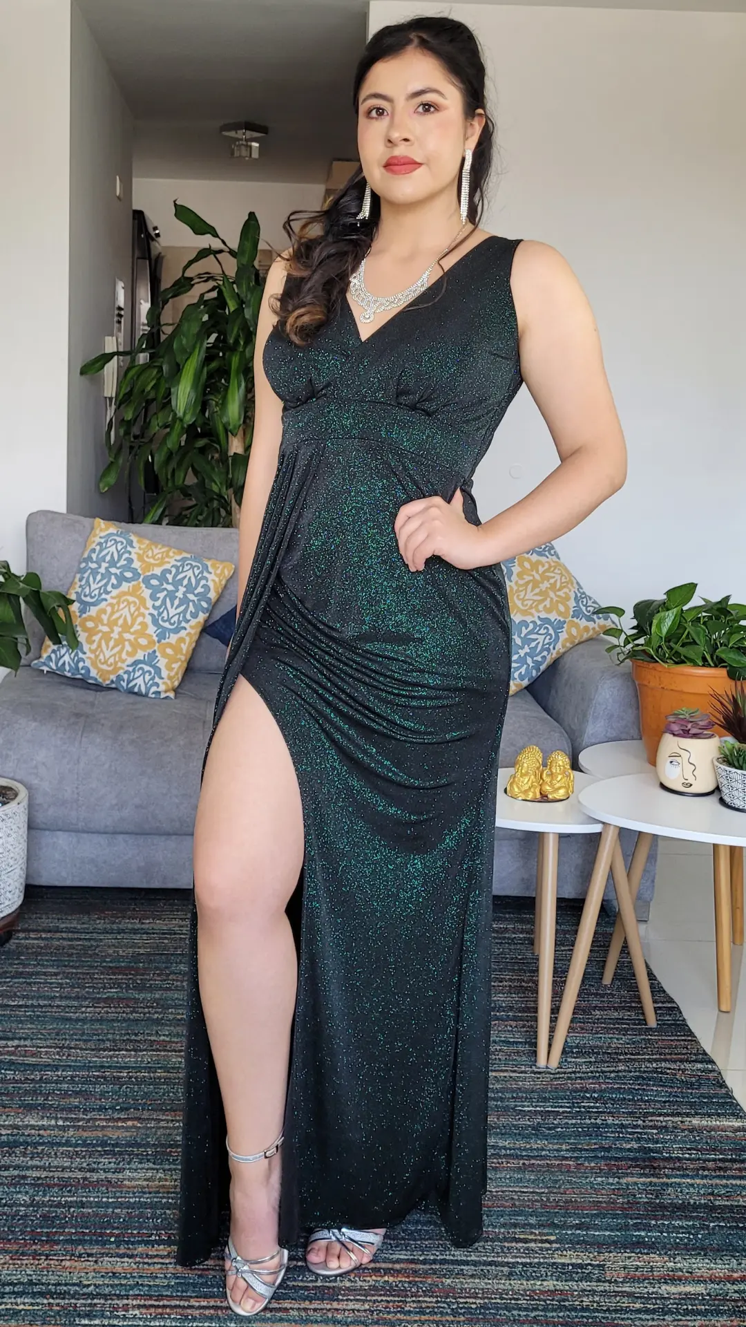 Vestido Verde Botella con Brillo Sutil y Corte Imperio