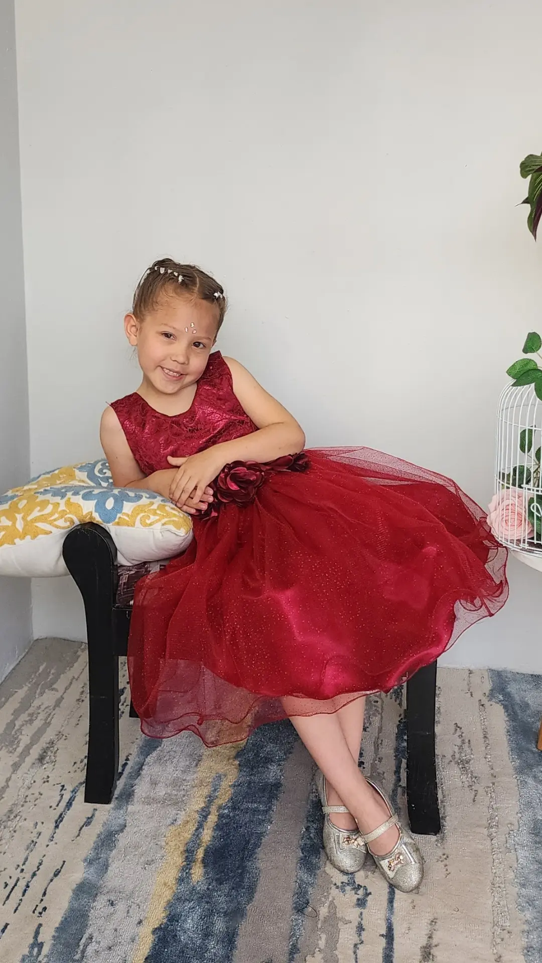 Vestido de Niña Vinotinto con Cuerpo con Brillo y Tirantes Anchos