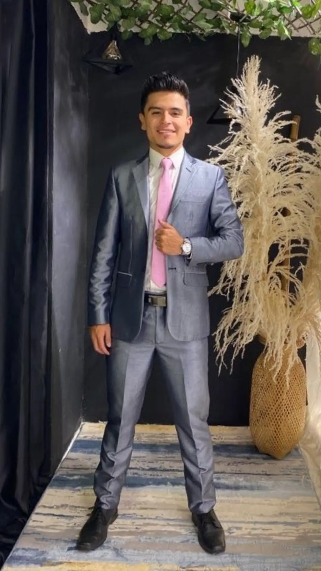 Traje de Caballero Gris con Brillo Sutil