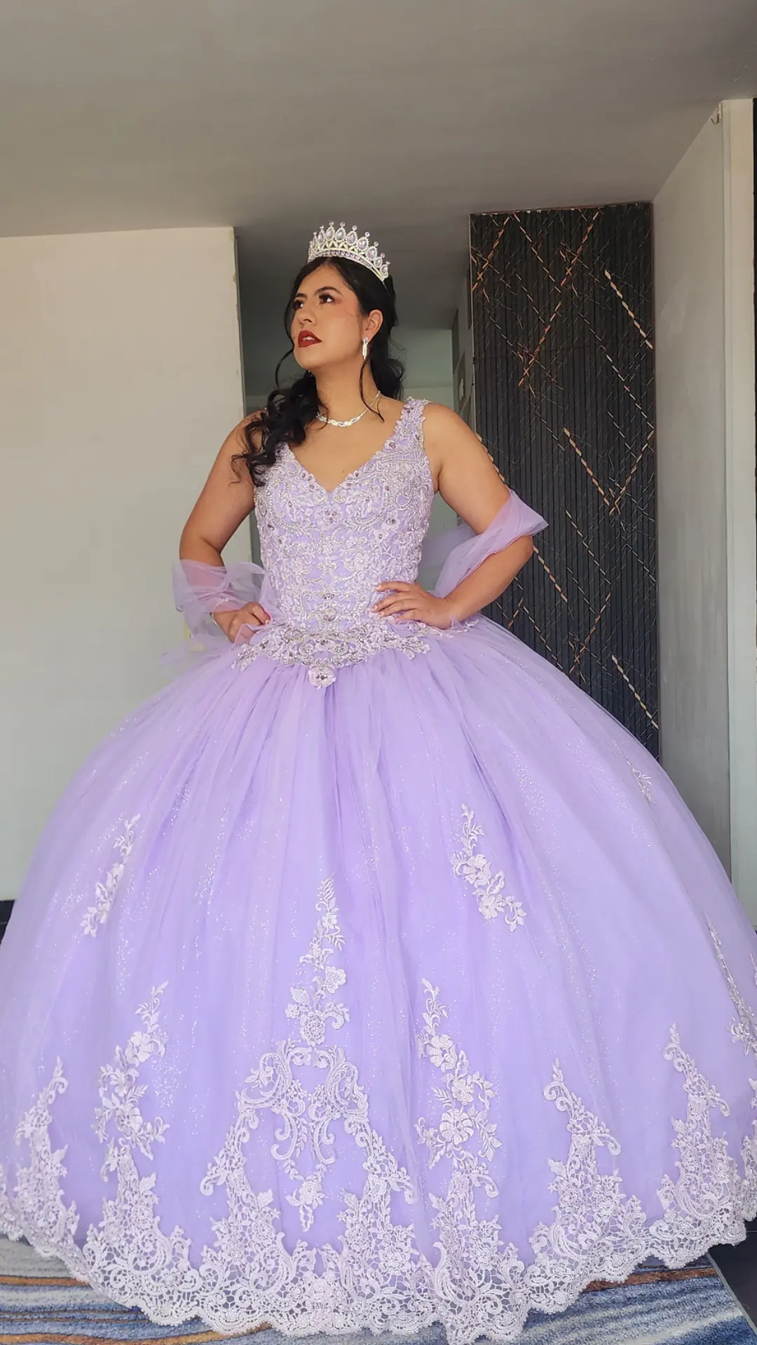 Vestido de Quinceañera Lila con Encaje Floral