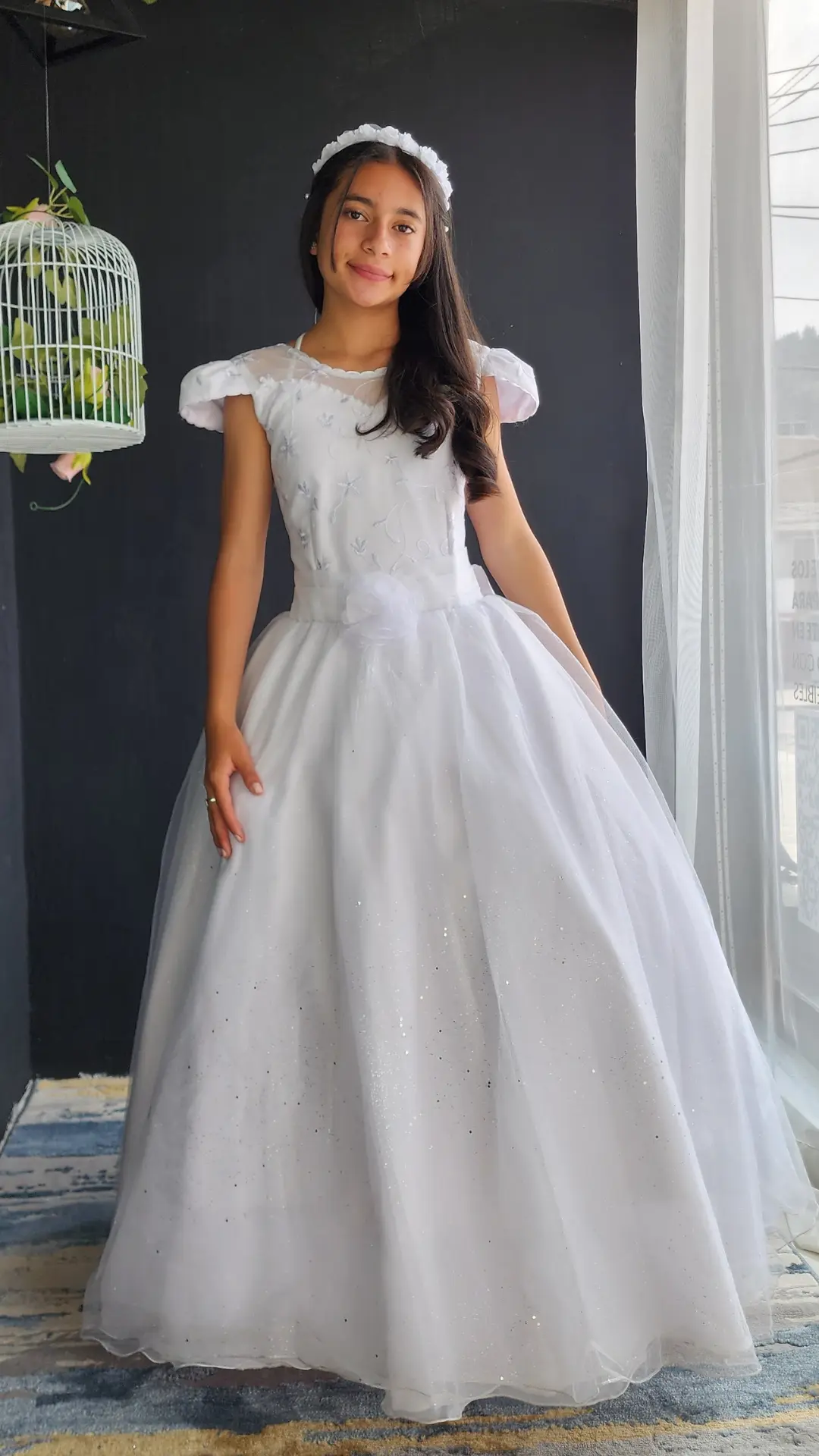 Vestido de Primera Comunión Blanco con Espalda con Abertura Tipo Gota