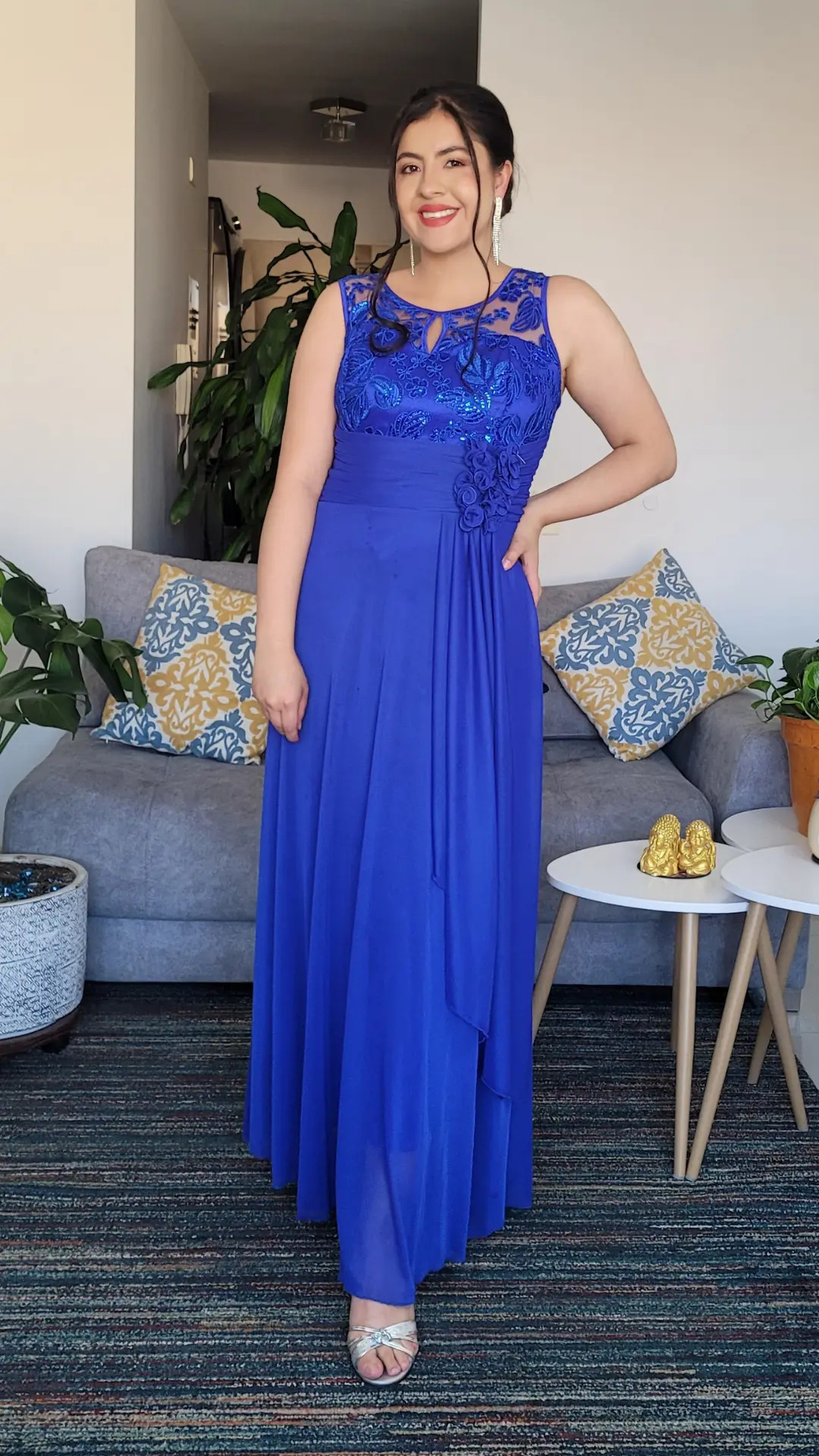 Vestido Azul Rey con Cuerpo Bordado y Falda en Capas
