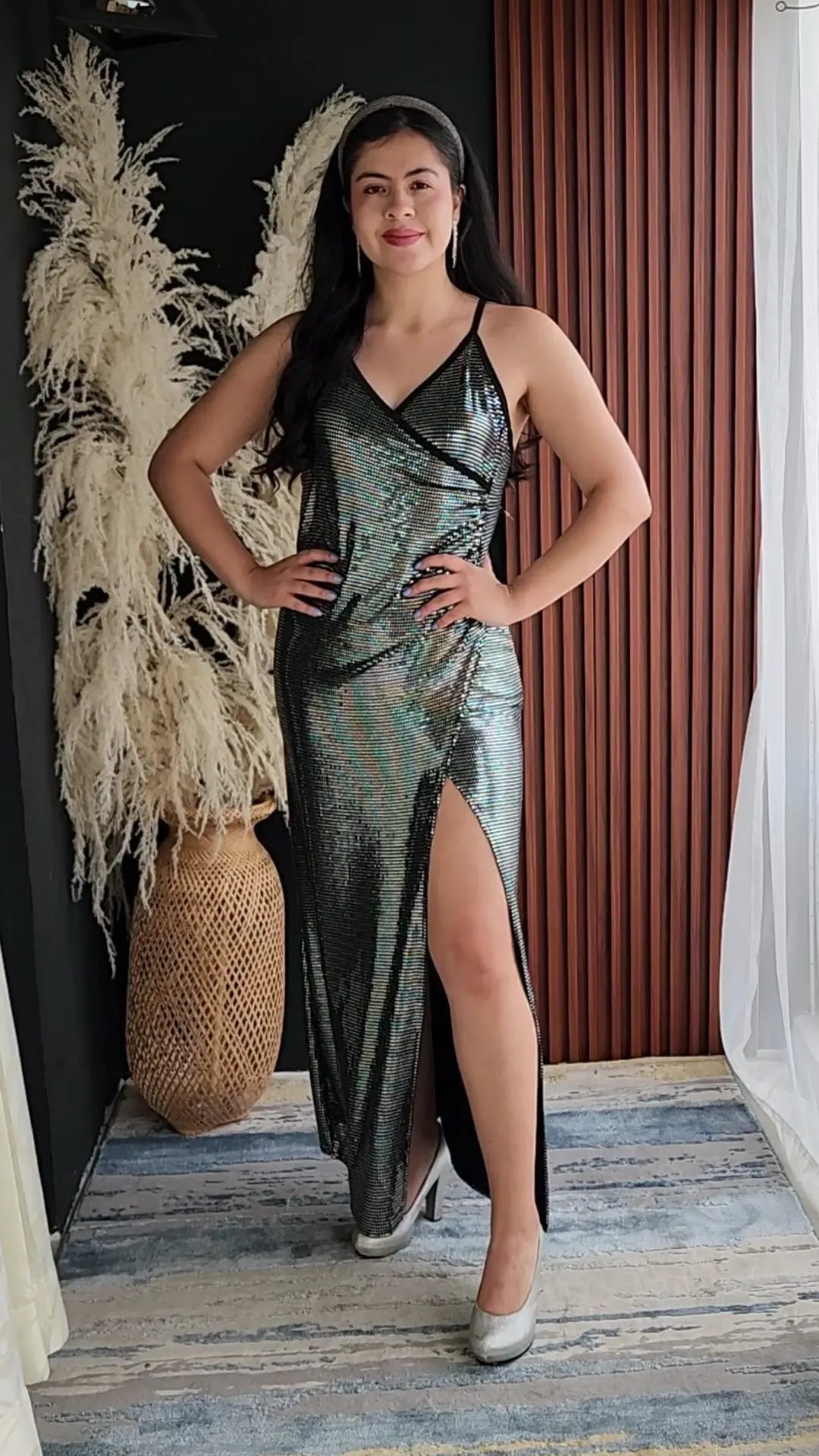 Vestido Verde Esmeralda Metalizado con Escote Cruzado