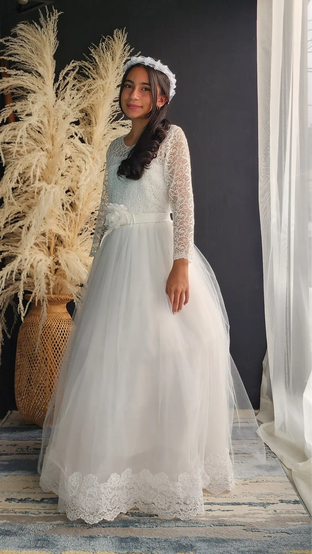 Vestido de Primera Comunión Blanco con Manga Larga y Encaje en el Bajo