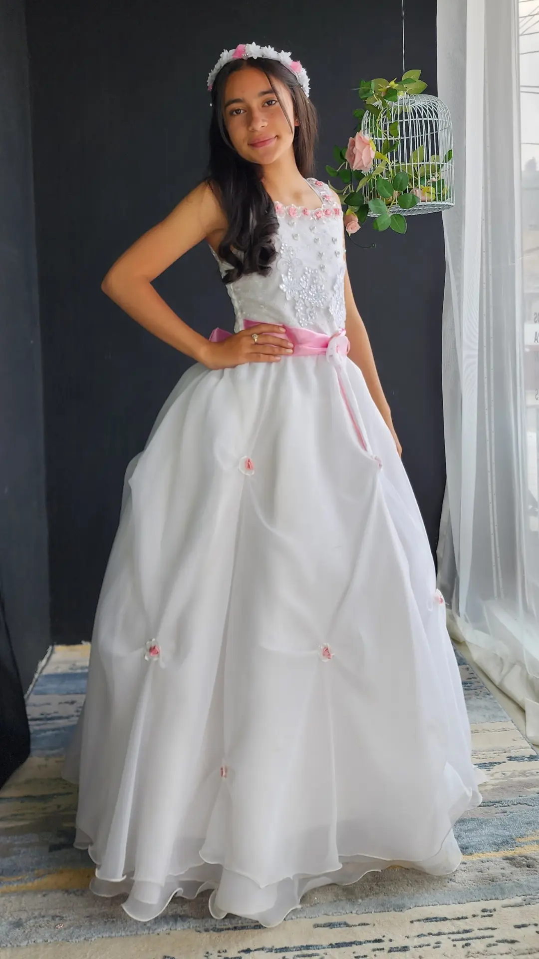 Vestido de Primera Comunión Blanco con Lazo Rosado de Gran Tamaño