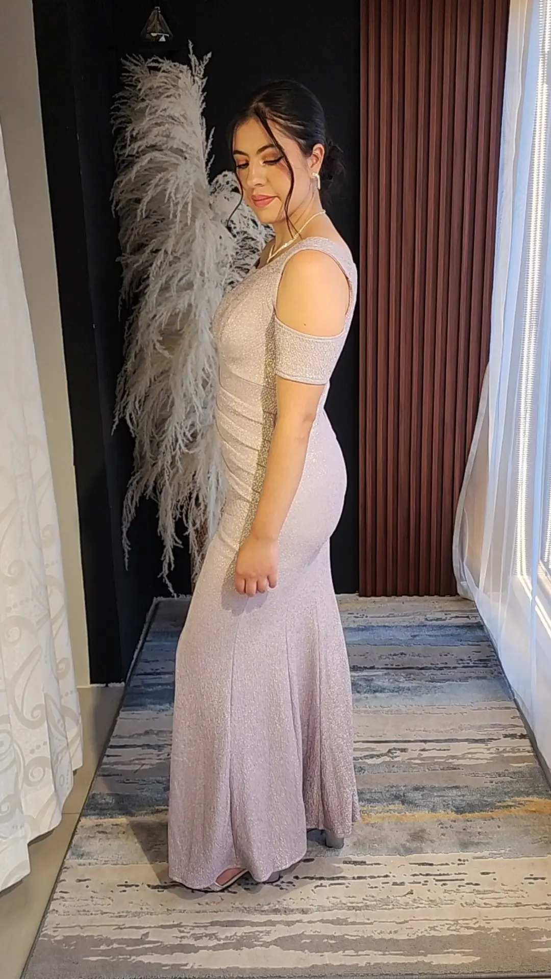 Vestido Lila con Brillo y Mangas Caídas