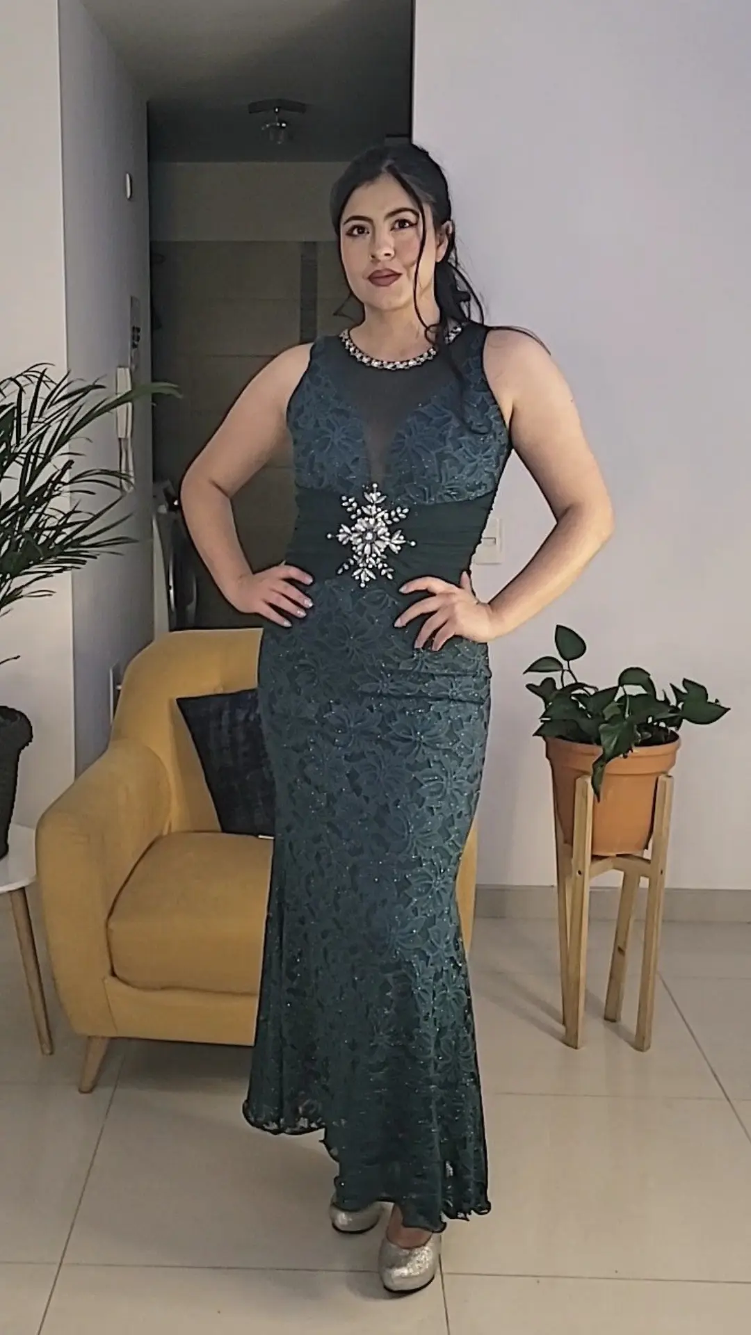 Vestido Verde Botella en Encaje con Espalda en Cordones