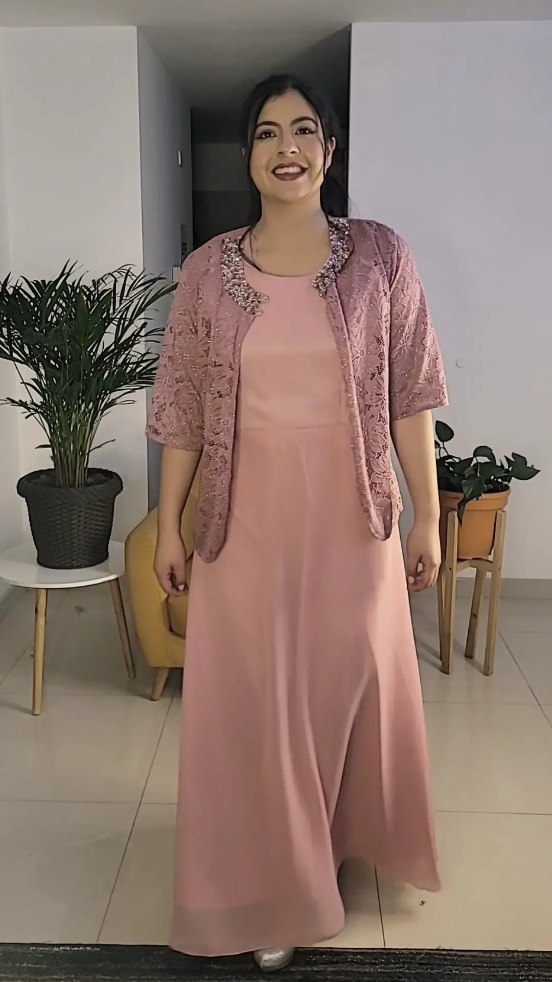 Vestido Rosado con Chaqueta en Encaje a Juego