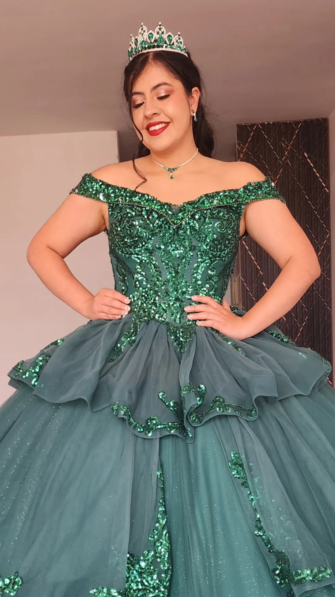 Vestido de Quinceañera Verde Esmeralda con Falda en Capas